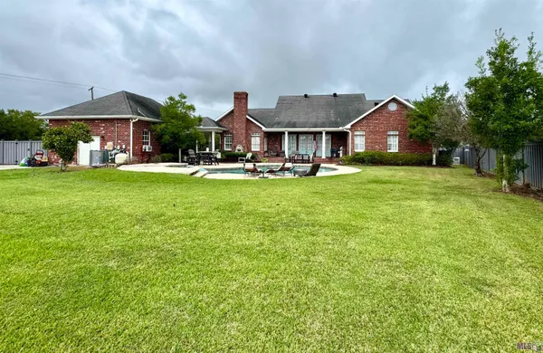 $695,000 | 600 Techeview Drive, Berwick, LA 70342