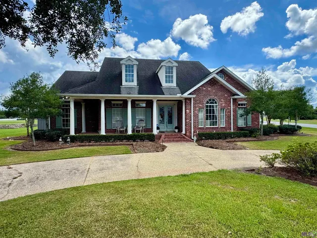 $695,000 | 600 Techeview Drive, Berwick, LA 70342