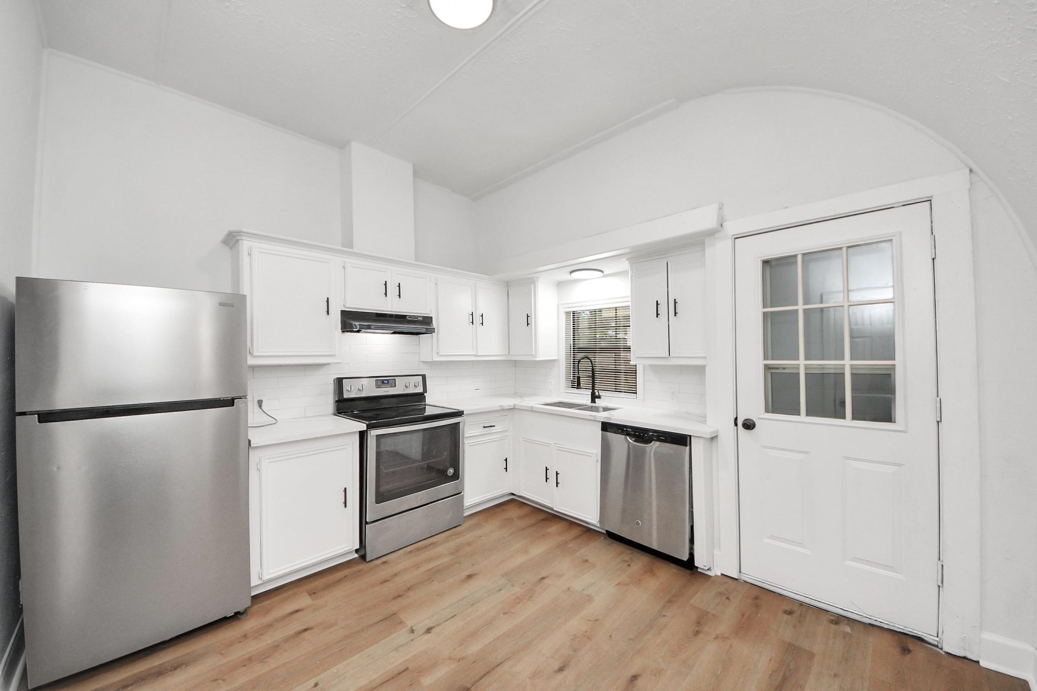 2409 Avenue K Rosenberg, TX 77471 - Photo 17 of 37