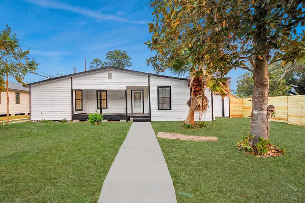 $169,900 | 2409 Avenue K, Rosenberg, TX 77471