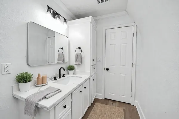 $169,900 | 2409 Avenue K, Rosenberg, TX 77471