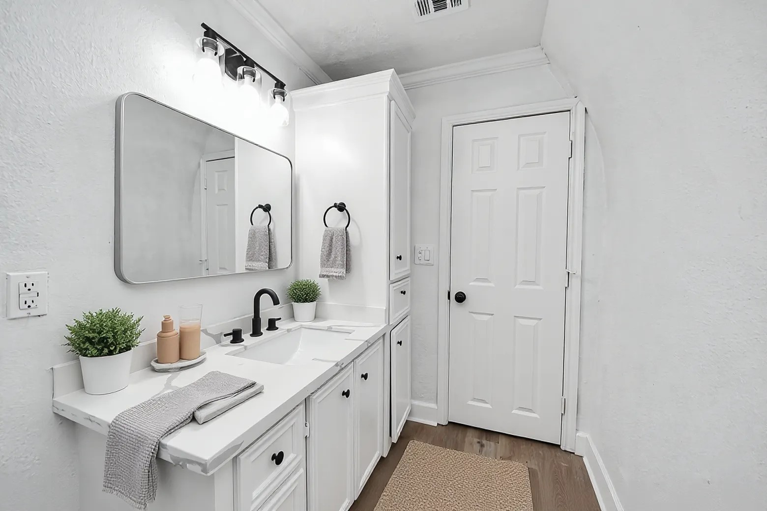 2409 Avenue K Rosenberg, TX 77471 - Photo 26 of 37 virtually staged bathroom