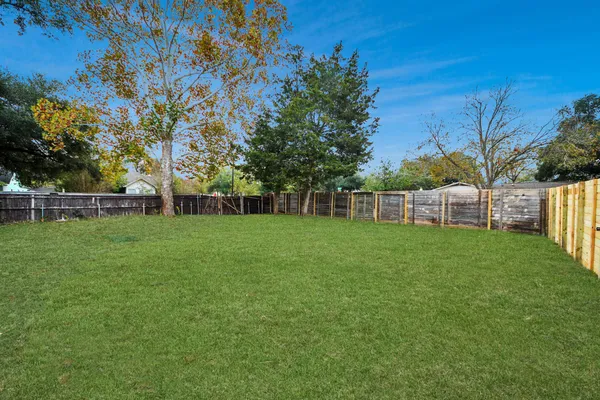 $169,900 | 2409 Avenue K, Rosenberg, TX 77471