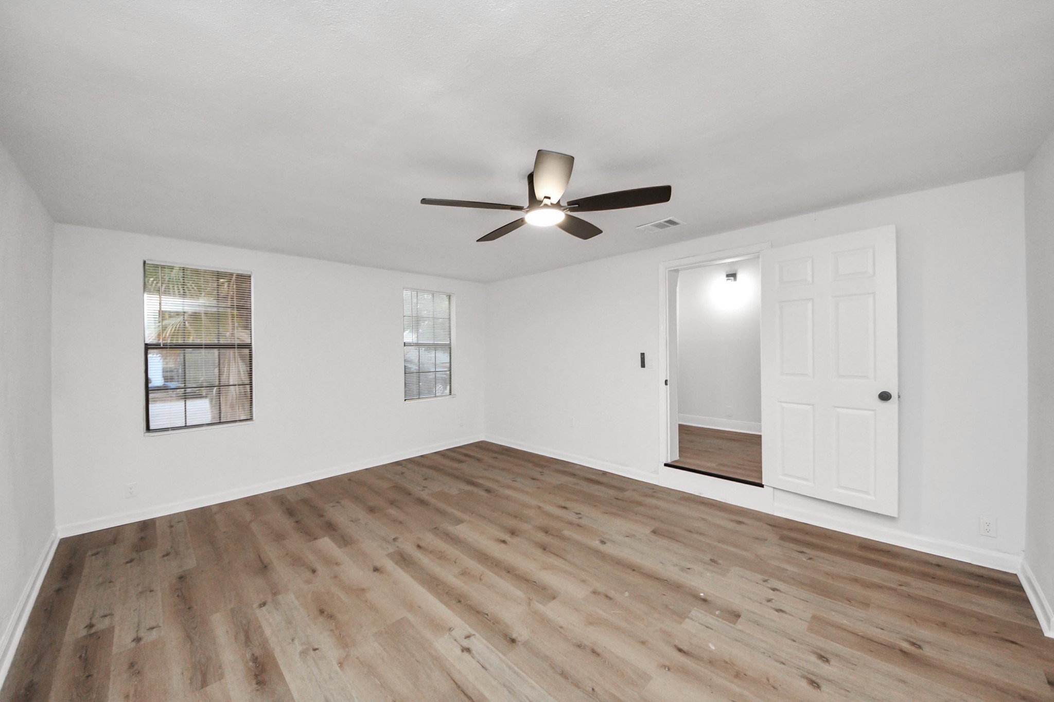 2409 Avenue K Rosenberg, TX 77471 - Photo 8 of 37