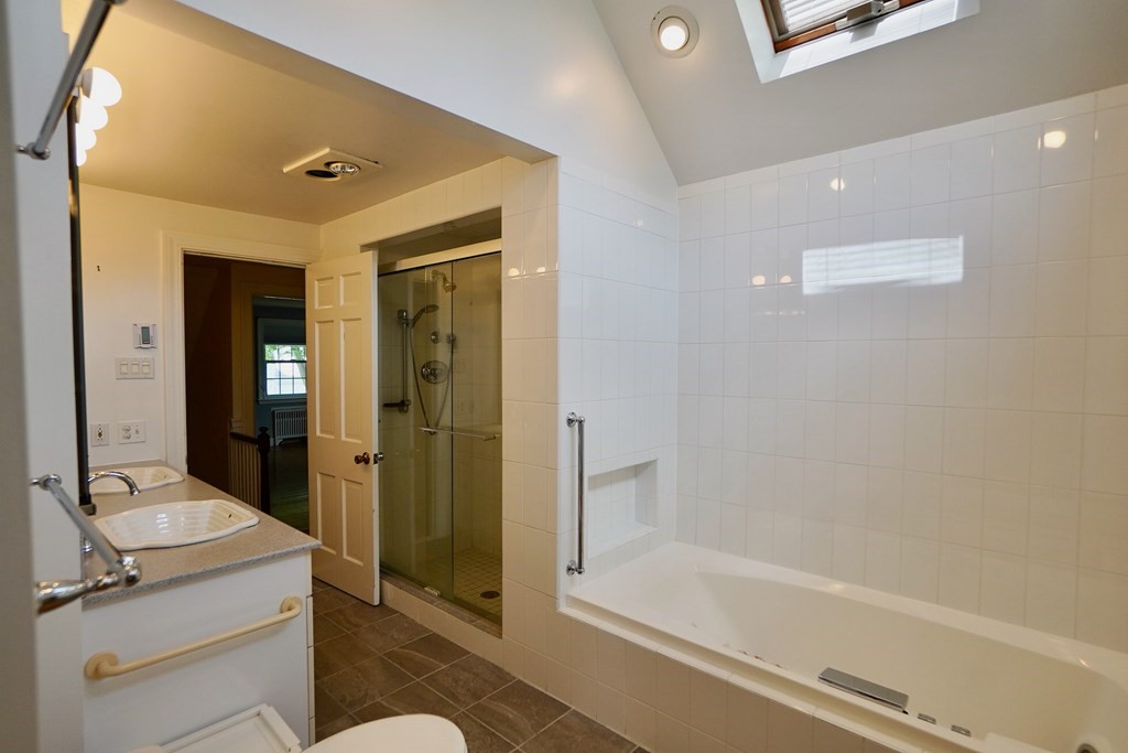 11 Miles Standish Road Marblehead, MA 01945 - Photo 13 of 20 Gallery Image 13
