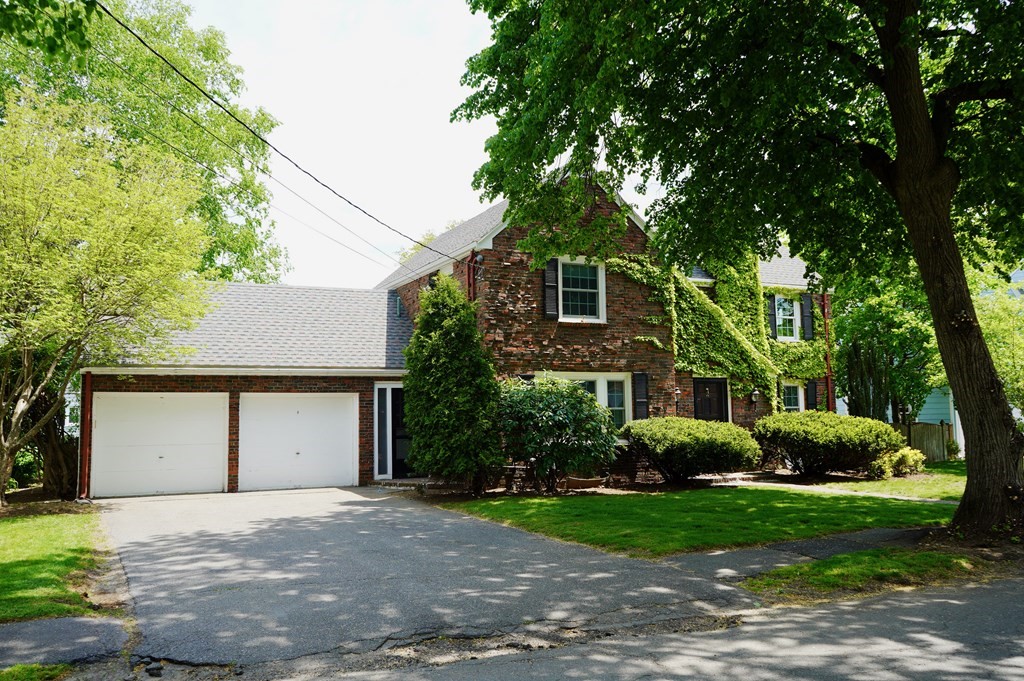 11 Miles Standish Road Marblehead, MA 01945 - Photo 2 of 20 Gallery Image 2