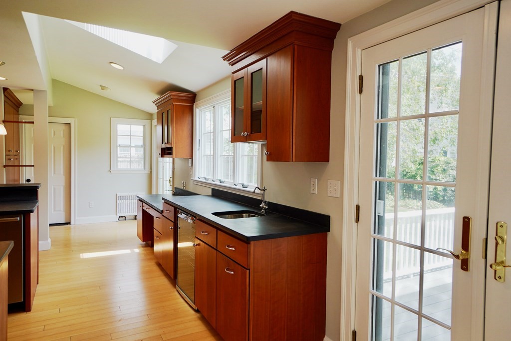 11 Miles Standish Road Marblehead, MA 01945 - Photo 5 of 20 Gallery Image 5