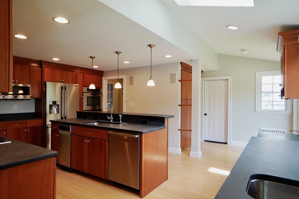 11 Miles Standish Road Marblehead, MA 01945 - Photo 6 of 20 Gallery Image 6
