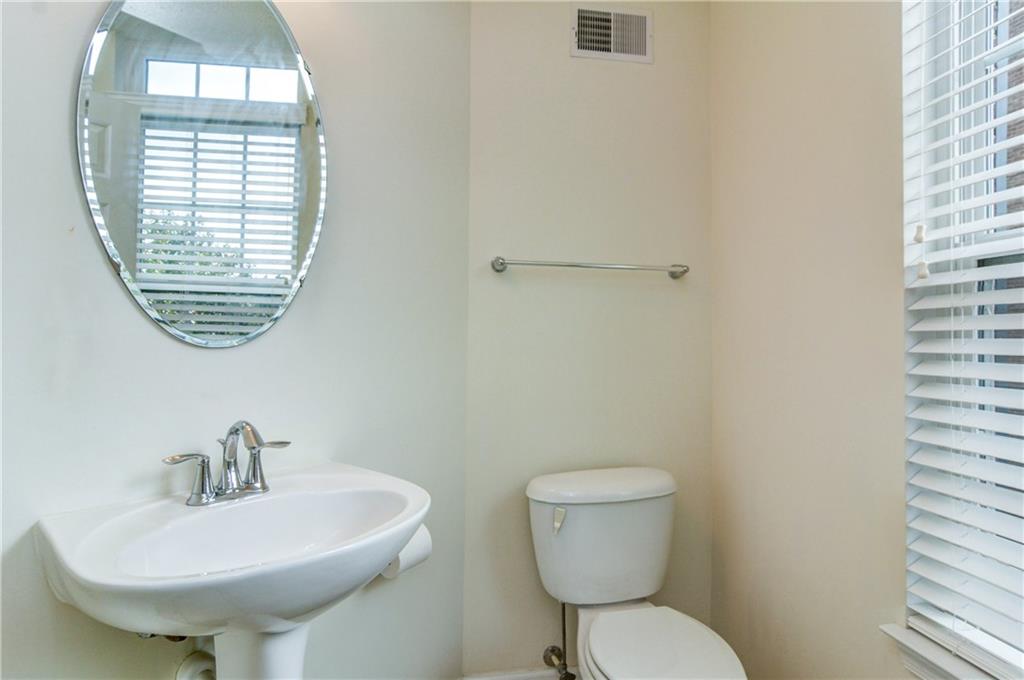 2005 Village Run Road Wexford, PA 15090 - Photo 14 of 25 Main level powder room