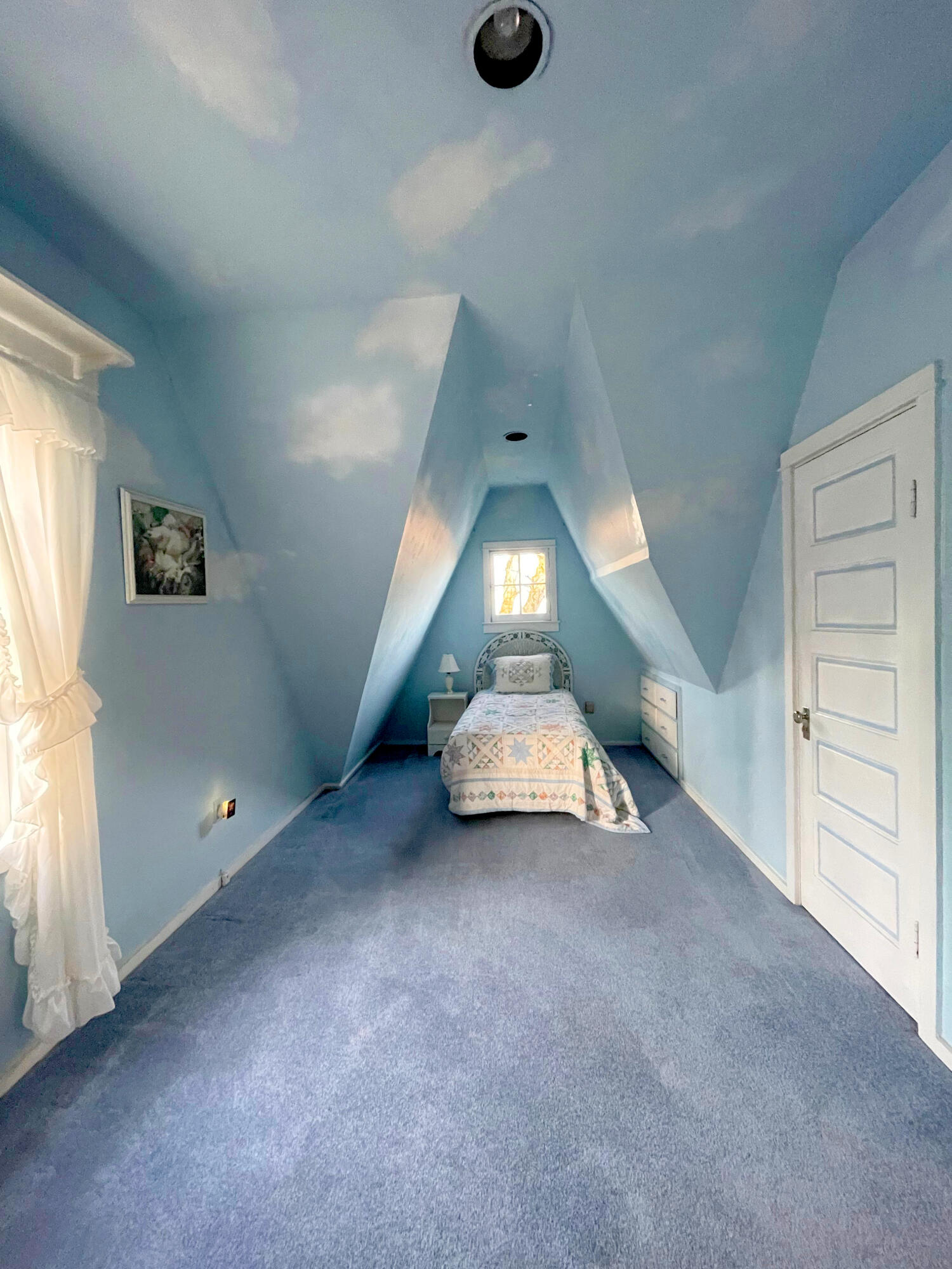 909 South Stage Road Medford, OR 97501 - Photo 49 of 63 Upstairs bedroom with custom mural.