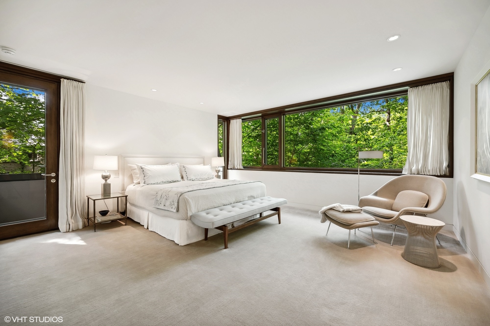 516 Sheridan Road Glencoe, IL 60022 - Photo 29 of 45 a bedroom with a bed and a large window