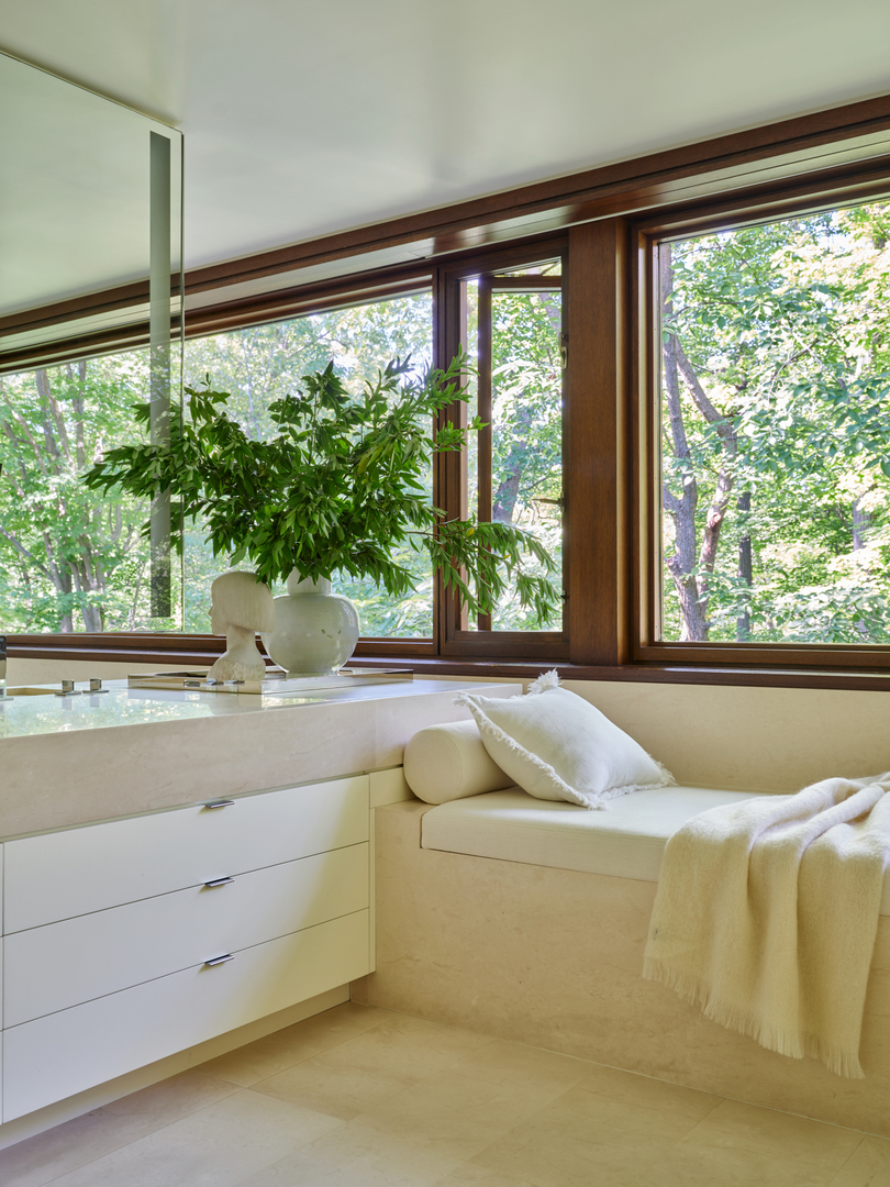 516 Sheridan Road Glencoe, IL 60022 - Photo 30 of 45 a living room with a large window and a bed