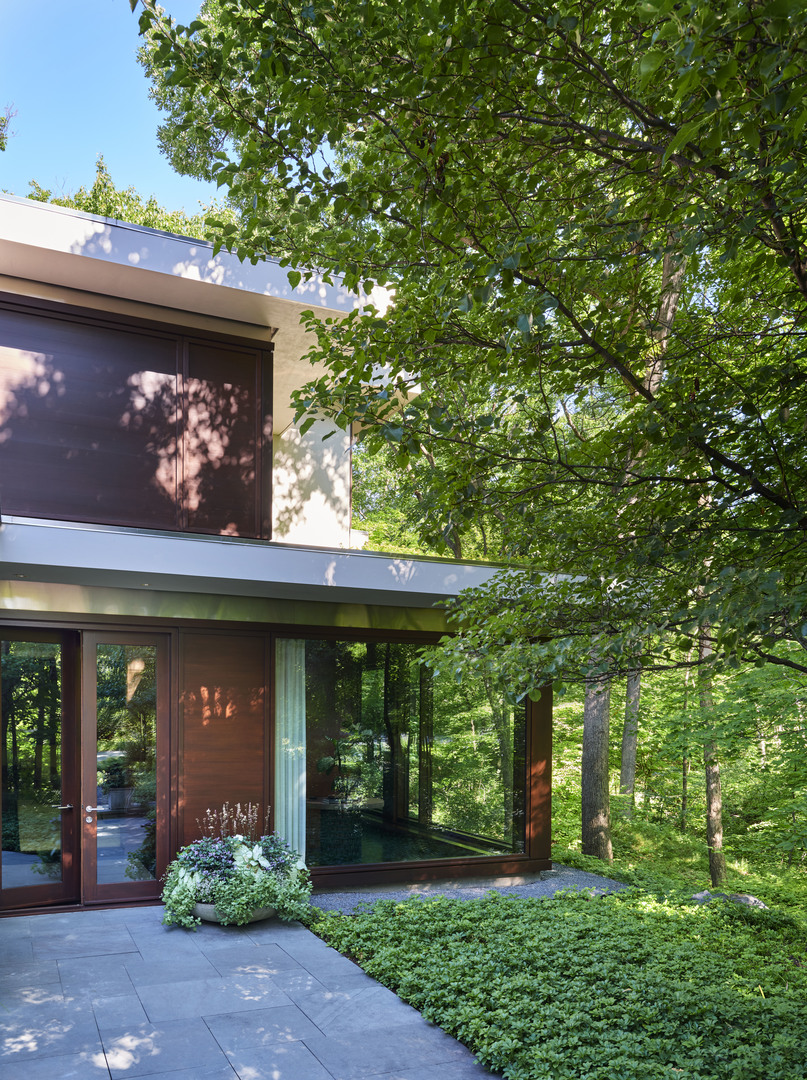 516 Sheridan Road Glencoe, IL 60022 - Photo 3 of 45 a front view of a house with garden