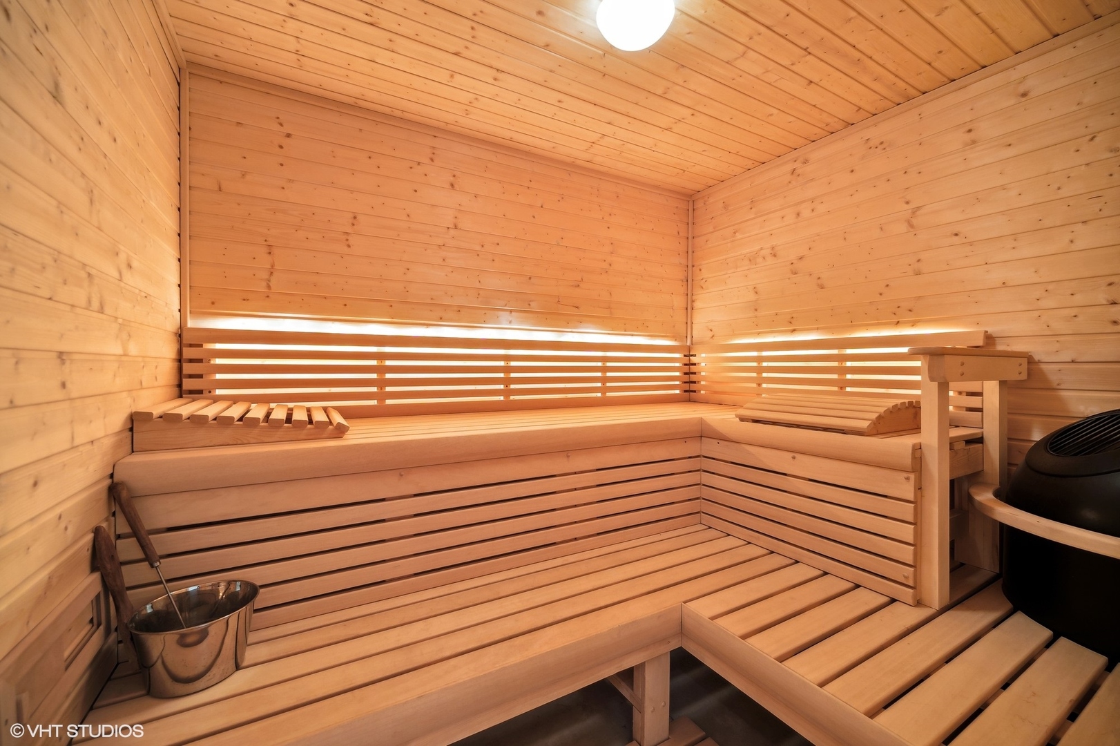 516 Sheridan Road Glencoe, IL 60022 - Photo 43 of 45 a view of a balcony with an outdoor space