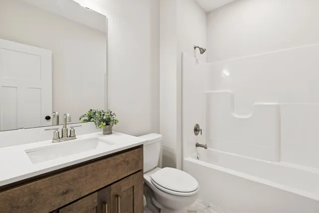 $643,900 | 20104 Globe Drive, Lakeville, MN 55044