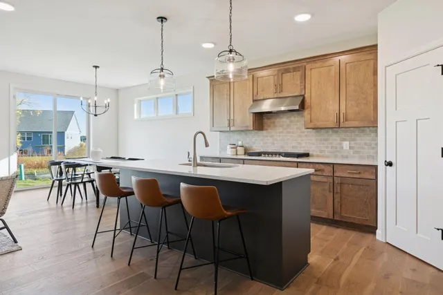 $643,900 | 20104 Globe Drive, Lakeville, MN 55044