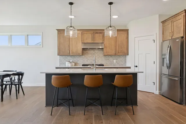 $643,900 | 20104 Globe Drive, Lakeville, MN 55044