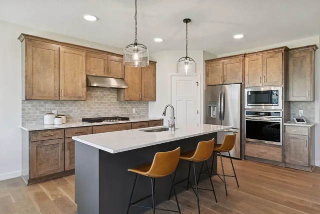 $643,900 | 20104 Globe Drive, Lakeville, MN 55044