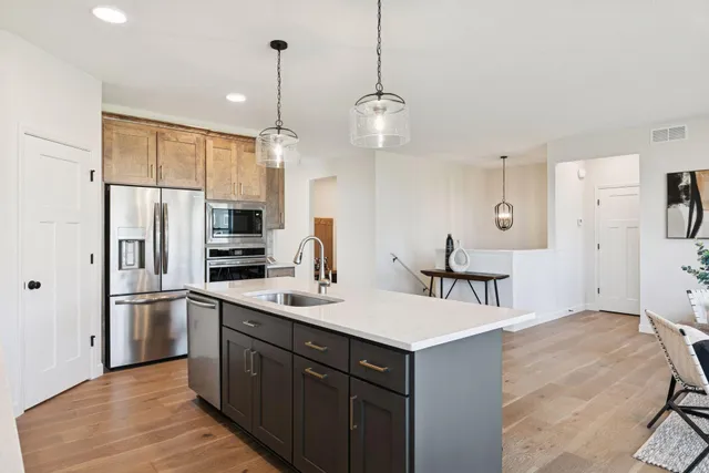 $643,900 | 20104 Globe Drive, Lakeville, MN 55044