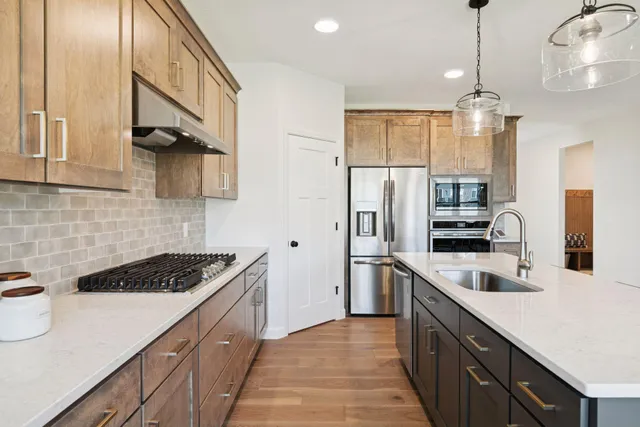 $643,900 | 20104 Globe Drive, Lakeville, MN 55044