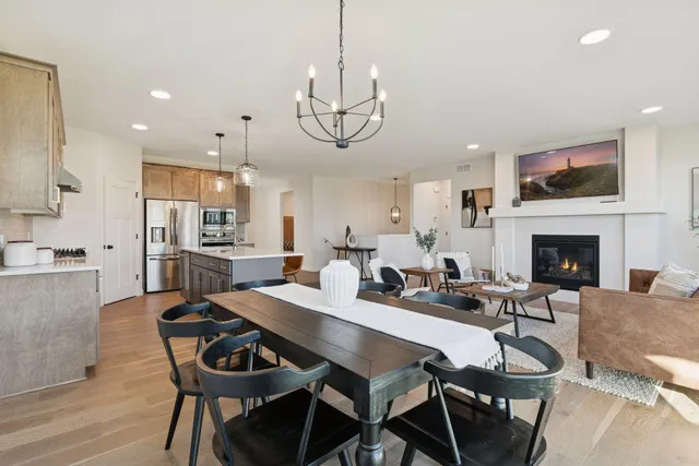 $643,900 | 20104 Globe Drive, Lakeville, MN 55044