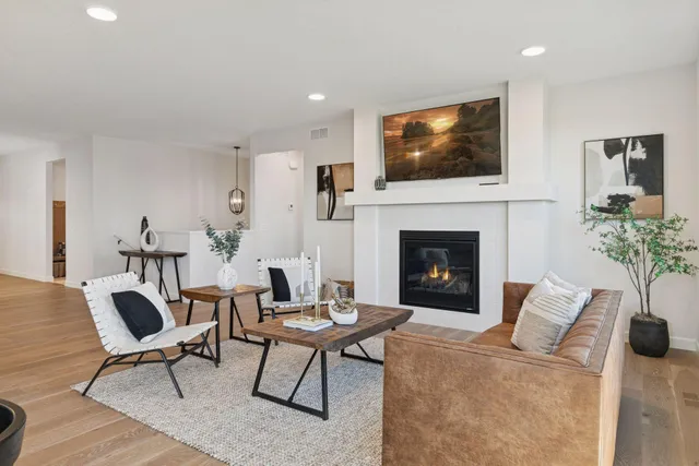 $643,900 | 20104 Globe Drive, Lakeville, MN 55044