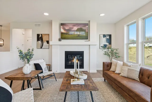 $643,900 | 20104 Globe Drive, Lakeville, MN 55044