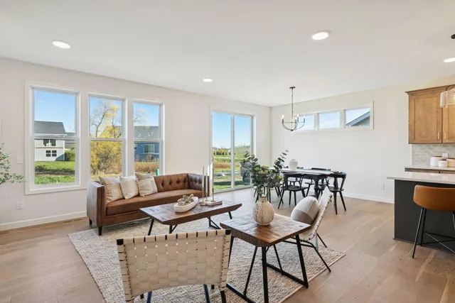 $643,900 | 20104 Globe Drive, Lakeville, MN 55044