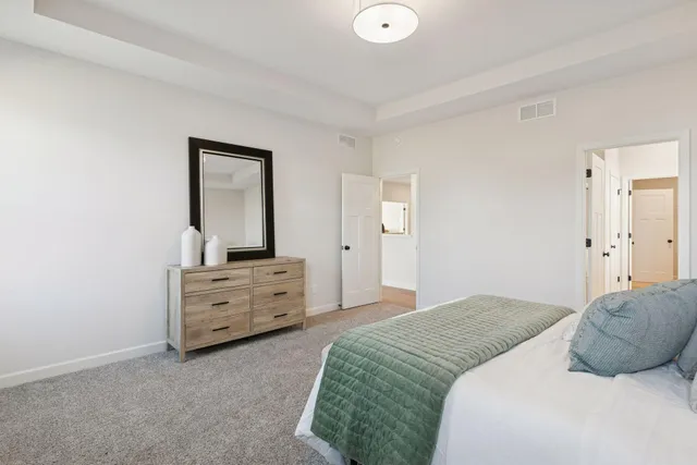 $643,900 | 20104 Globe Drive, Lakeville, MN 55044