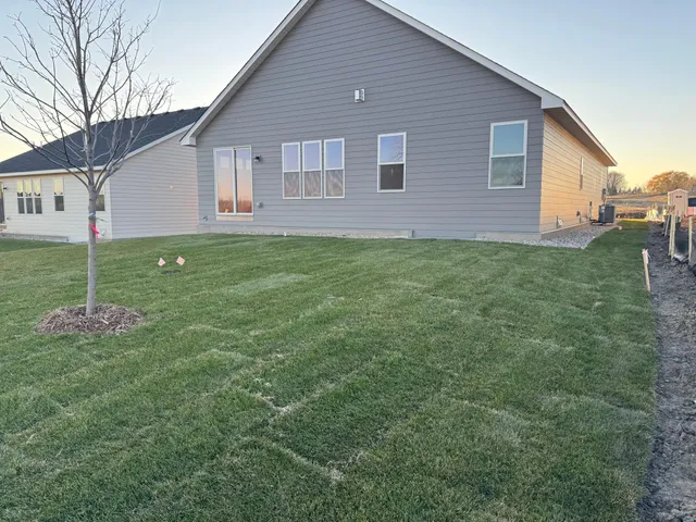 $643,900 | 20104 Globe Drive, Lakeville, MN 55044