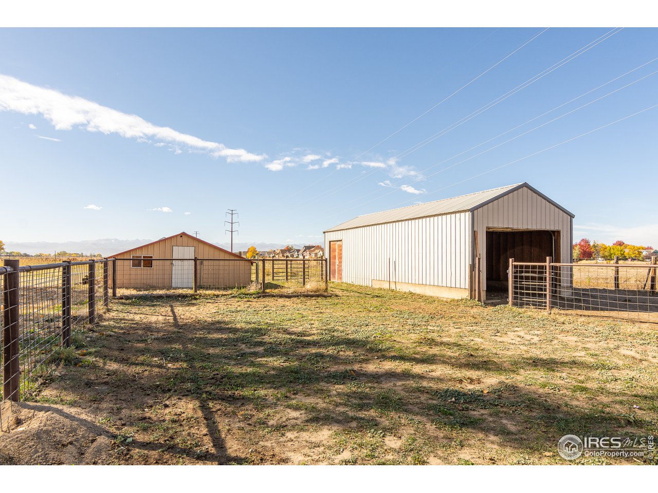 4579 Northeast County Line Road Erie, CO 80516 - Photo 23 of 38 a big room with an ocean view and kitchen