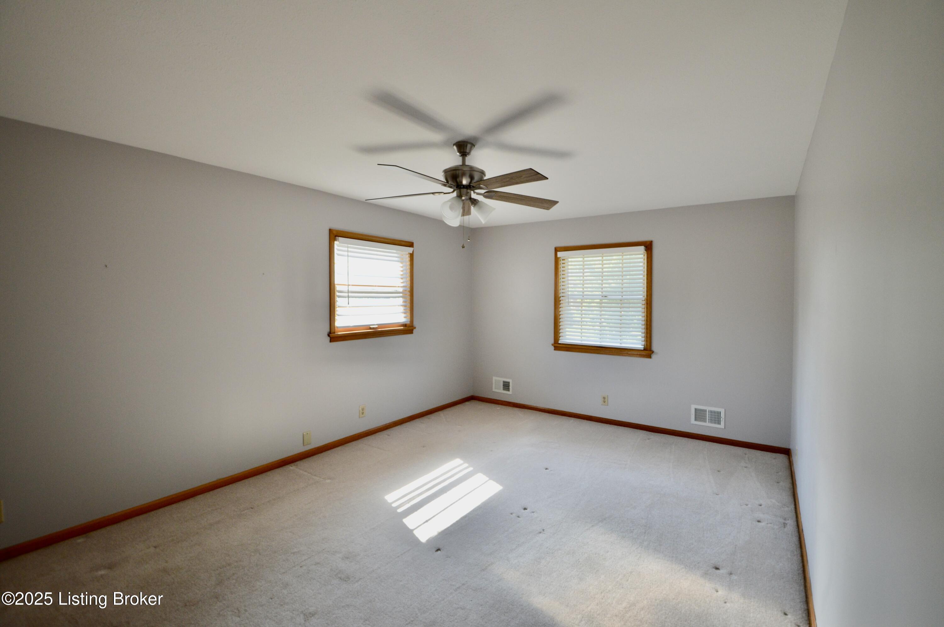 1035 Runell Road Louisville, KY 40214 - Photo 11 of 21 DSC_0077