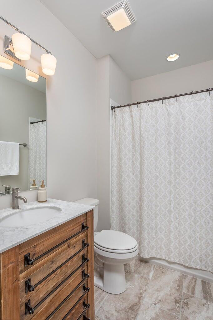 4526 Shackleford Ridge Road Signal Mountain, TN 37377 - Photo 7 of 69 4526 Second Level Full Bathroom