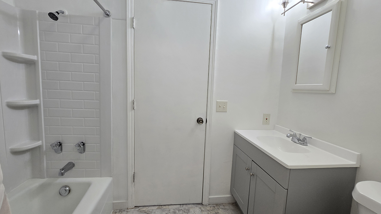787 Walnut Hill Road Centralia, IL 62801 - Photo 33 of 42 a bathroom with a sink a toilet and shower