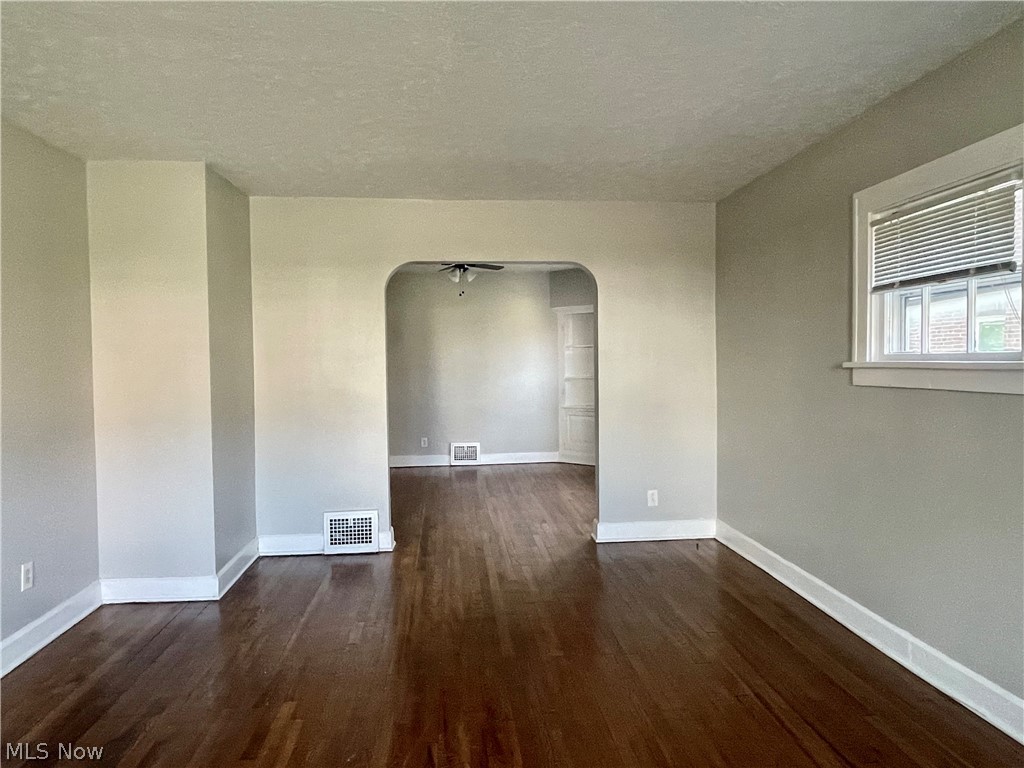 1496 Sherbrook Road South Euclid, OH 44121 - Photo 3 of 28