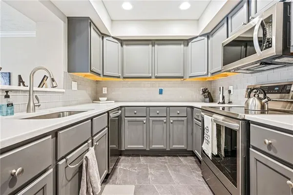 $3,200 | 143 Aberdeen Drive, Pittsburgh, PA 15237