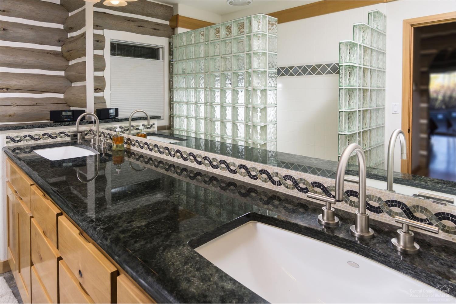 18985 Couch Market Road Bend, OR 97703 - Photo 13 of 24 Master Bathroom