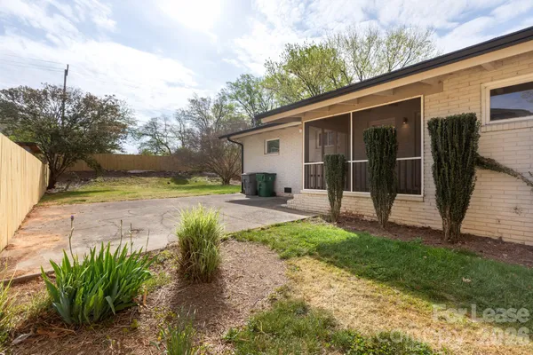 $2,100 | 1901 Windham Place, Charlotte, NC 28205