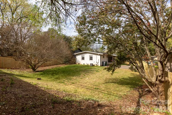 $2,100 | 1901 Windham Place, Charlotte, NC 28205