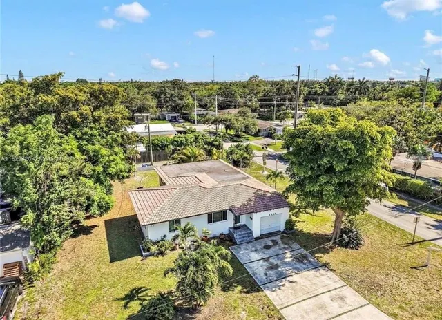 $2,750 | 2648 Cleveland Street, Unit 2, Hollywood, FL 33020