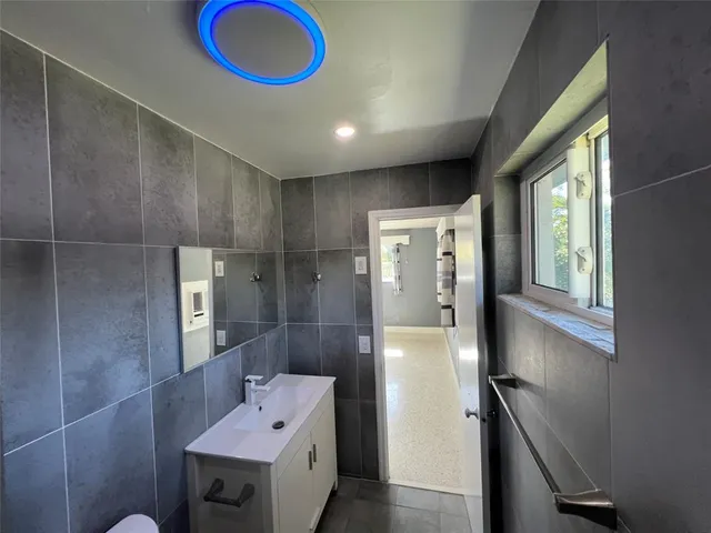 $2,750 | 2648 Cleveland Street, Unit 2, Hollywood, FL 33020