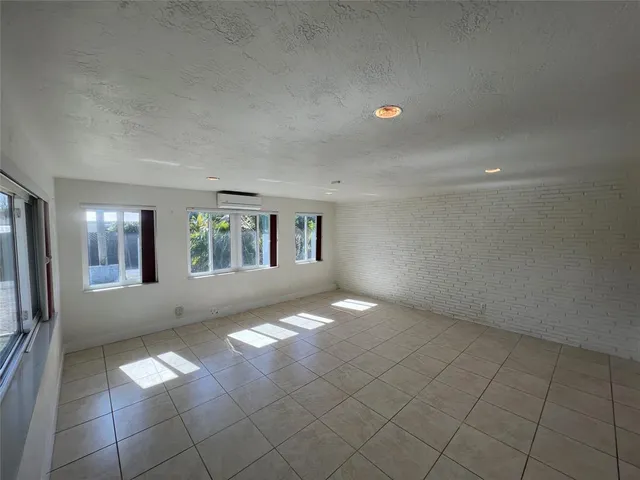 $2,750 | 2648 Cleveland Street, Unit 2, Hollywood, FL 33020