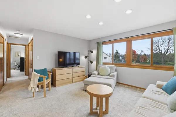 $196,900 | 4289 Centerville Road, Vadnais Heights, MN 55127