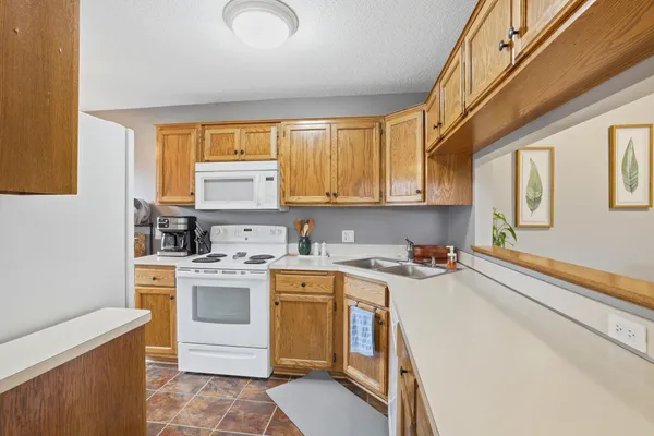 $196,900 | 4289 Centerville Road, Vadnais Heights, MN 55127