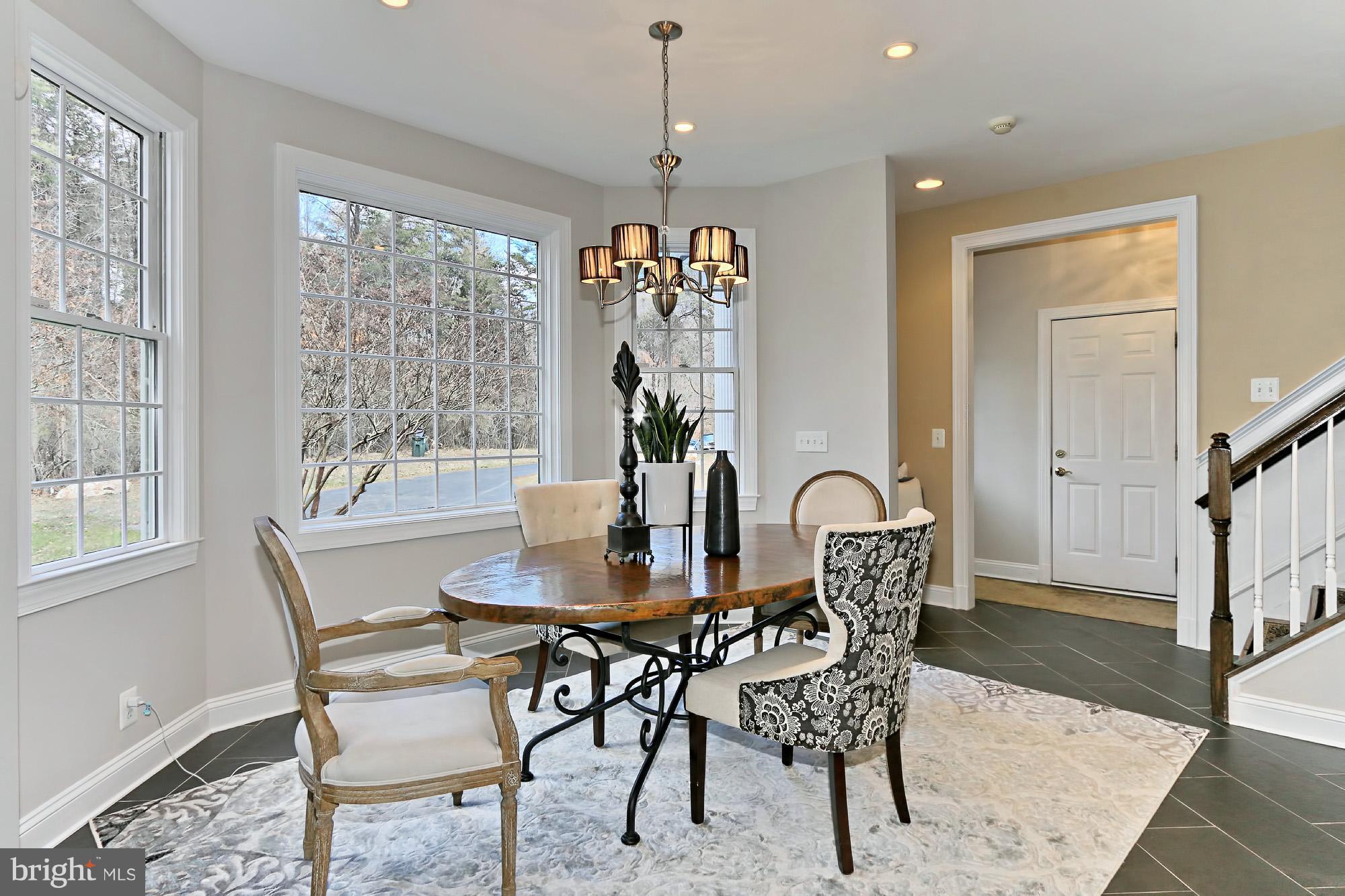 6032 Colchester Road Fairfax, VA 22030 - Photo 11 of 29 Lovely morning room