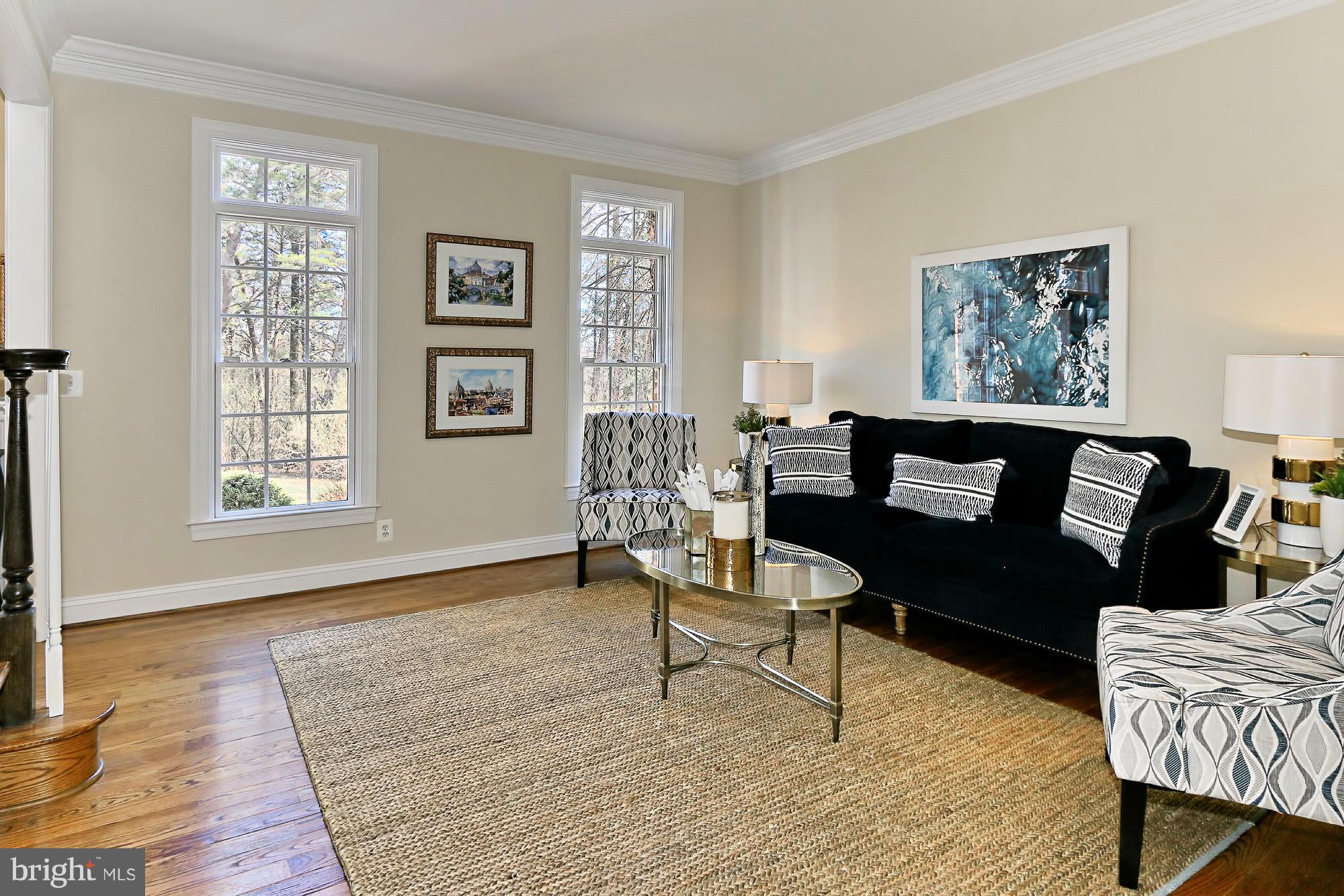 6032 Colchester Road Fairfax, VA 22030 - Photo 14 of 29 Delightfully sunny and welcoming living room