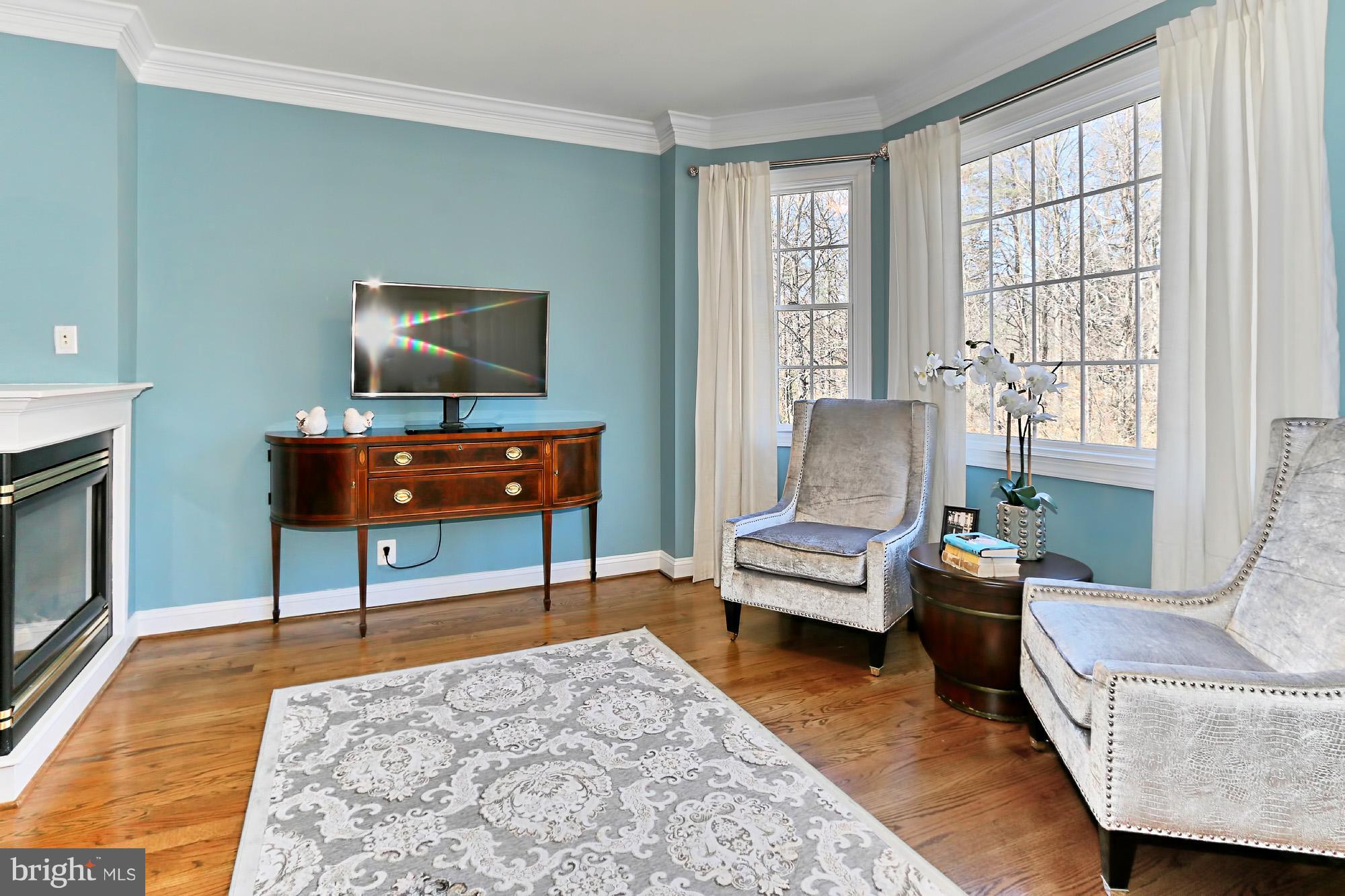 6032 Colchester Road Fairfax, VA 22030 - Photo 17 of 29 Master bedroom sitting room