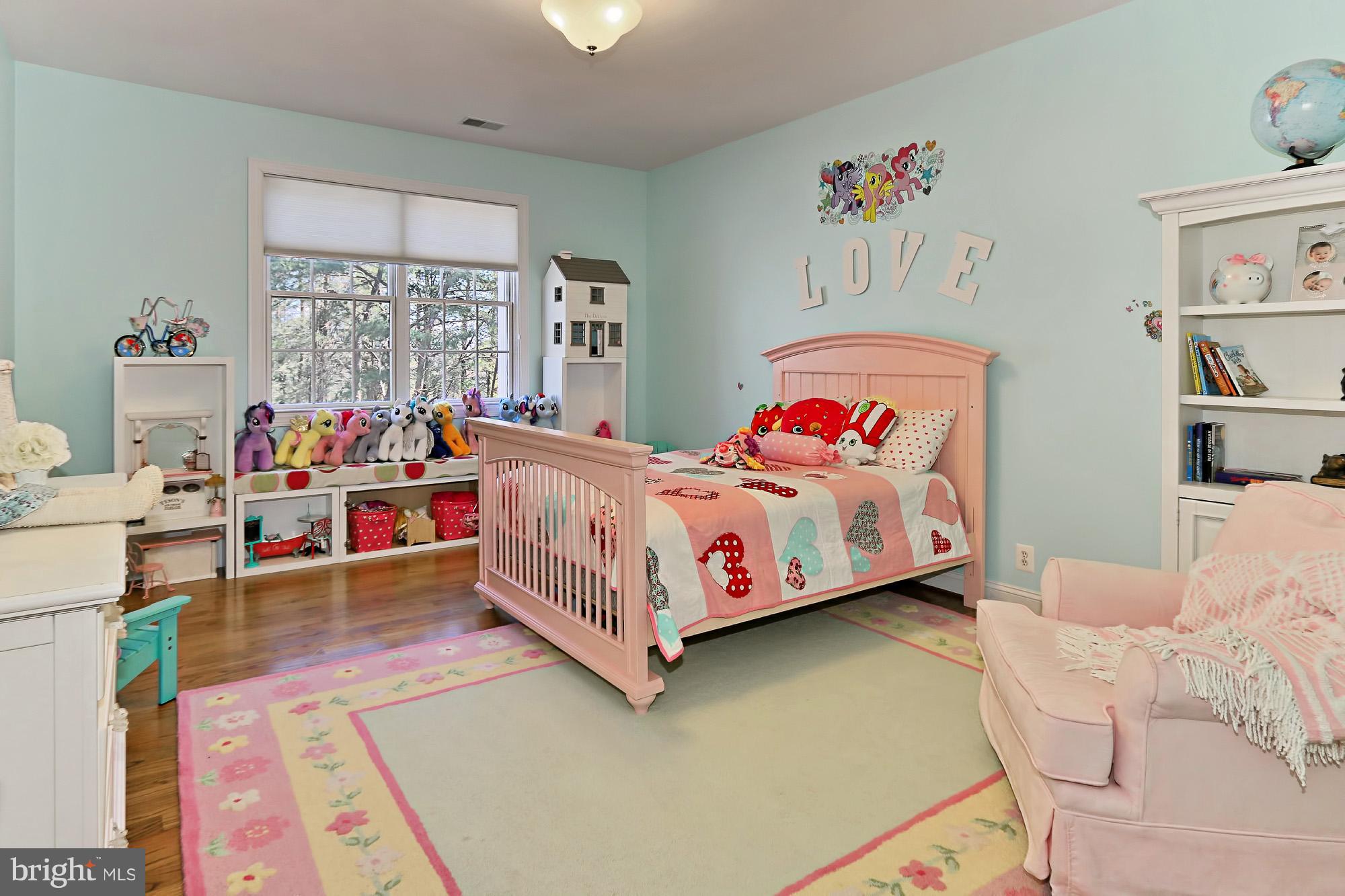 6032 Colchester Road Fairfax, VA 22030 - Photo 20 of 29 2nd bedroom with en suite bath