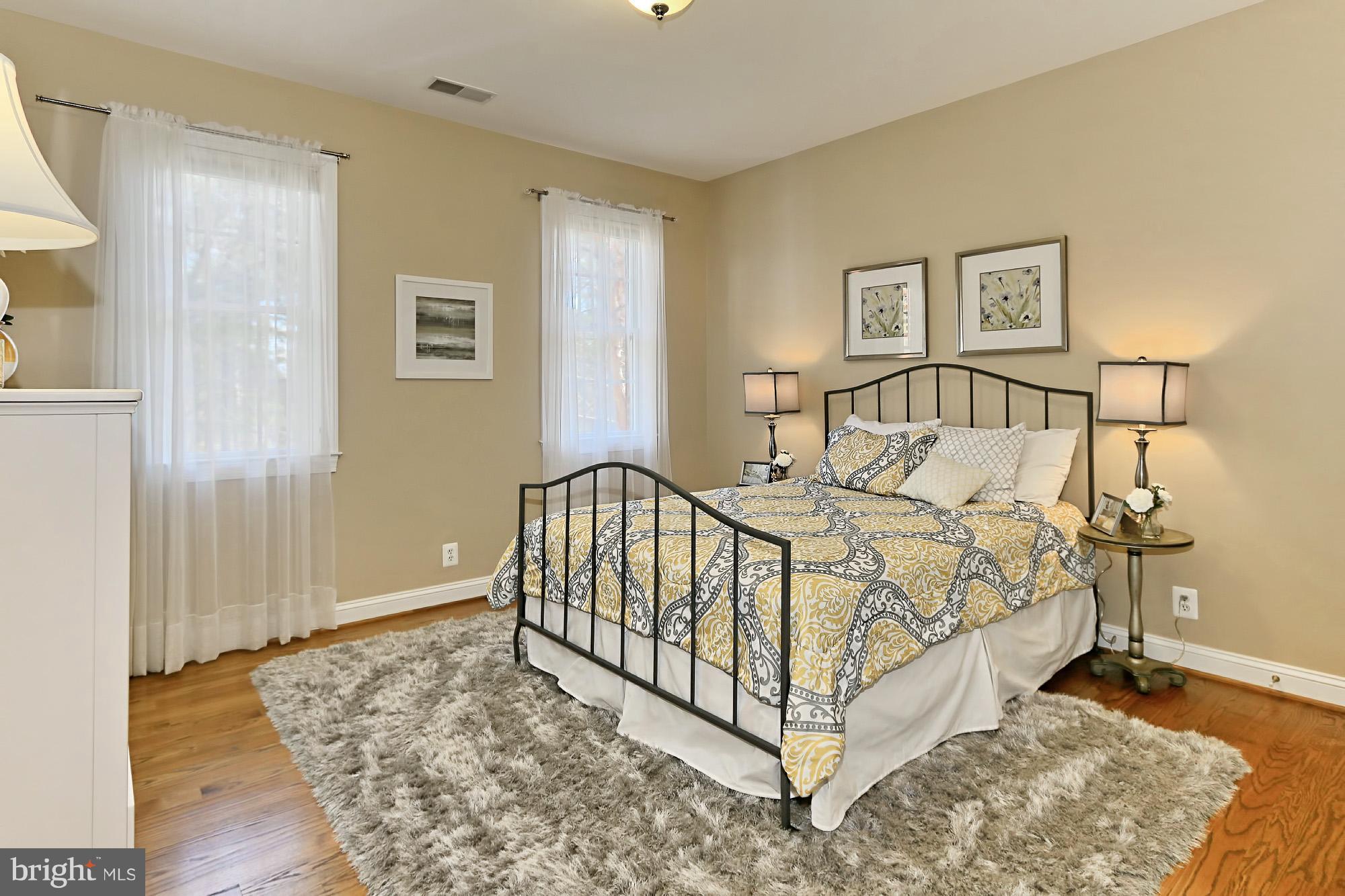 6032 Colchester Road Fairfax, VA 22030 - Photo 22 of 29 4th Bedroom with en suite bath