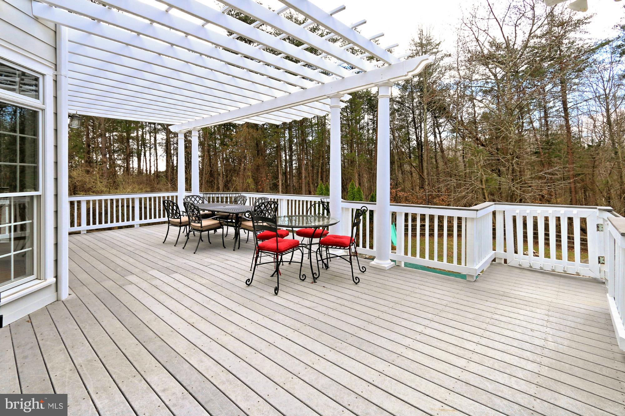 6032 Colchester Road Fairfax, VA 22030 - Photo 26 of 29 Grand deck with pergola and trex decking